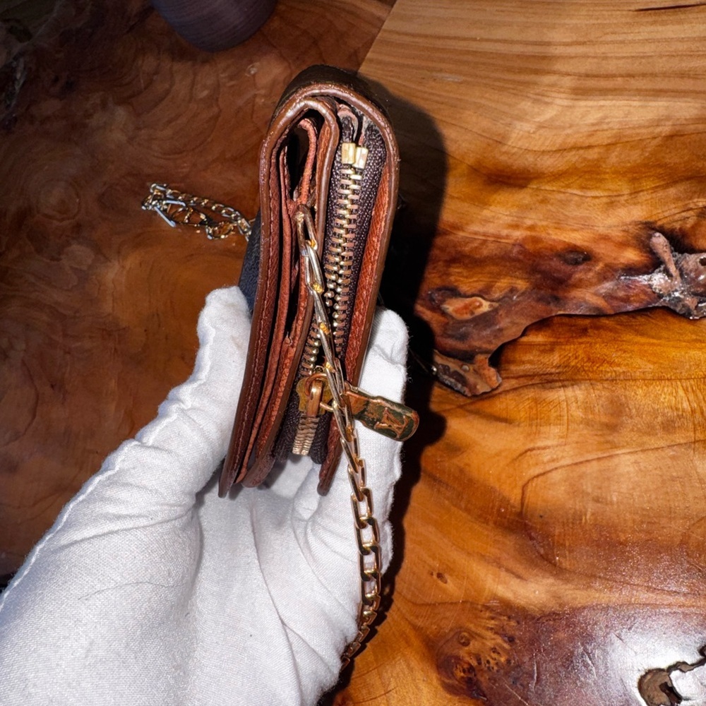 Louis Vuitton, authentic vintage compact wallet with unbranded chain - Picture 8 of 17